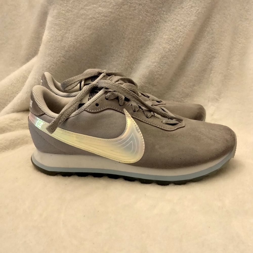 Nike Swoosh sneakers size 7